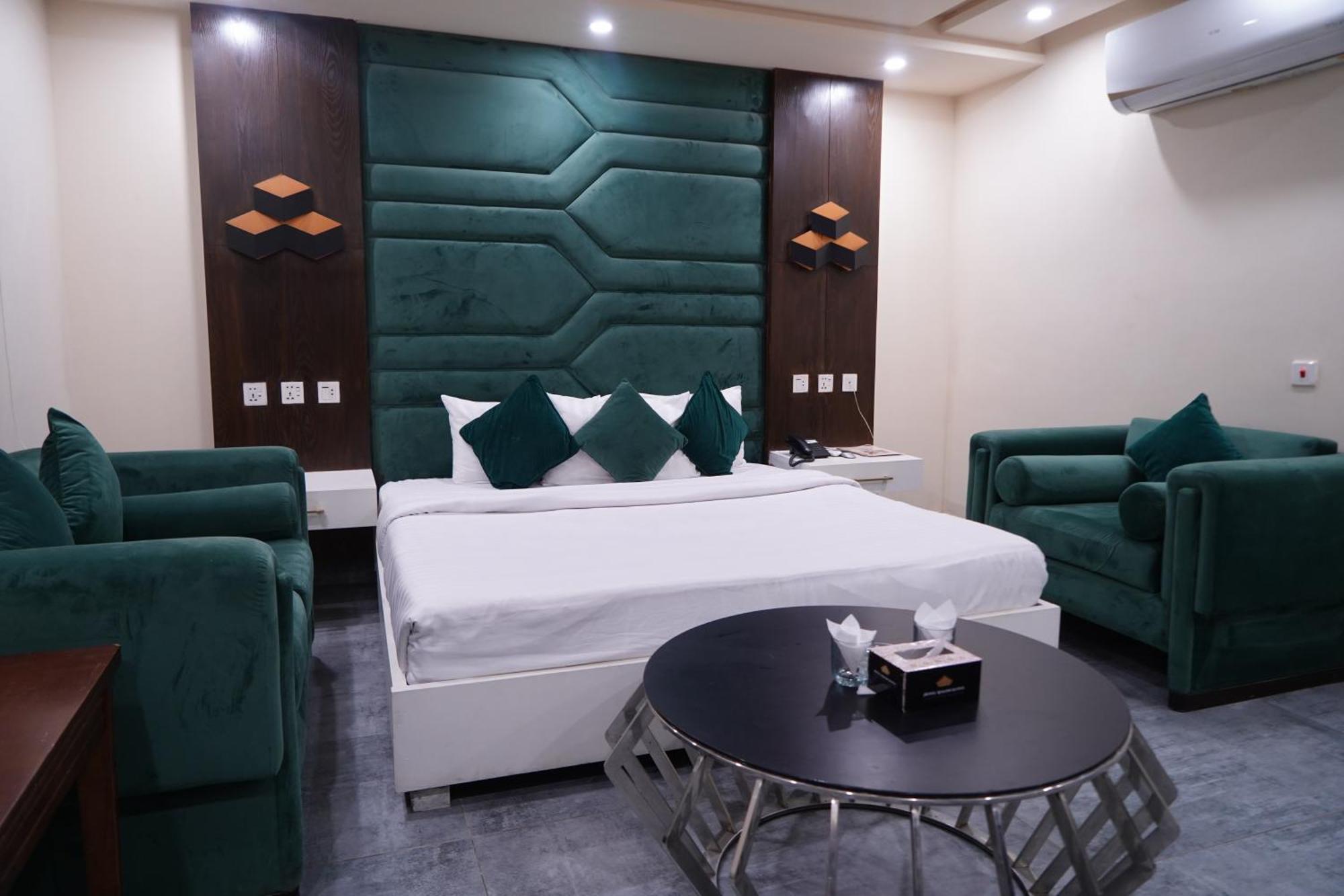מולטאן Hotel Avalon Suites מראה חיצוני תמונה
